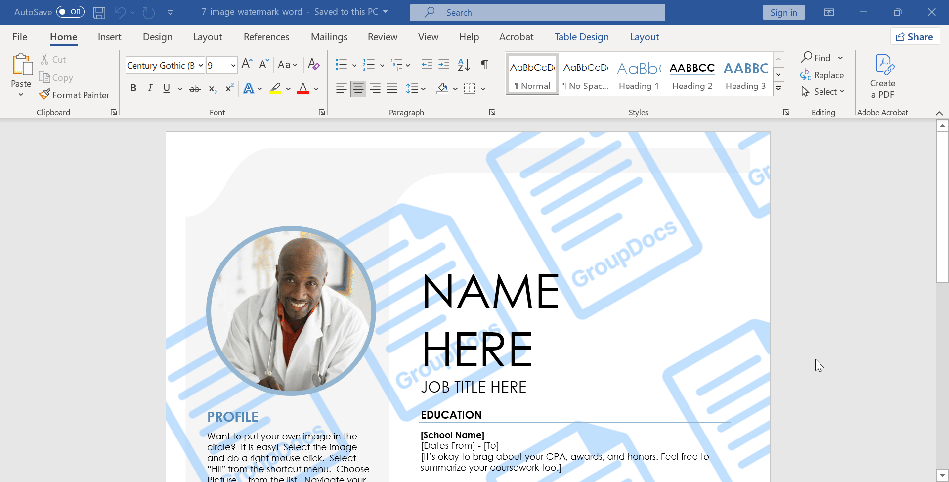 Bedrijfslogo betegeld als watermerk over Word-document